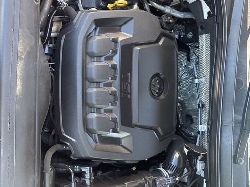 Used 2024 Volkswagen Tiguan SE FWD image 11