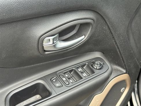 Used 2016 Jeep Renegade 75th Anniversary image 29