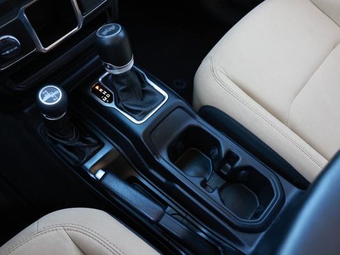 Used 2021 Jeep Wrangler Sport AWD/4WD image 19
