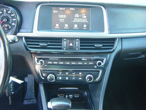 Used 2018 Kia Optima S FWD image 8