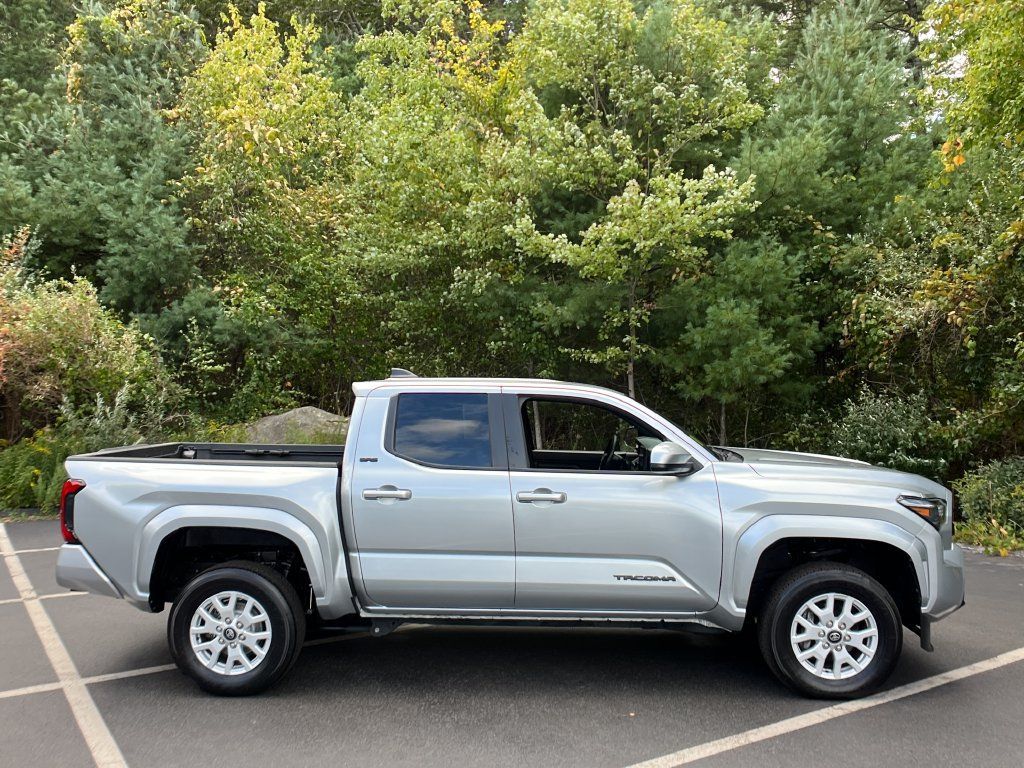 Certified 2024 Toyota Tacoma SR5 AWD/4WD image 6