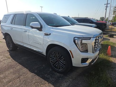 Used 2025 GMC Yukon Denali w/ Sun & Power Step Package AWD/4WD image 2