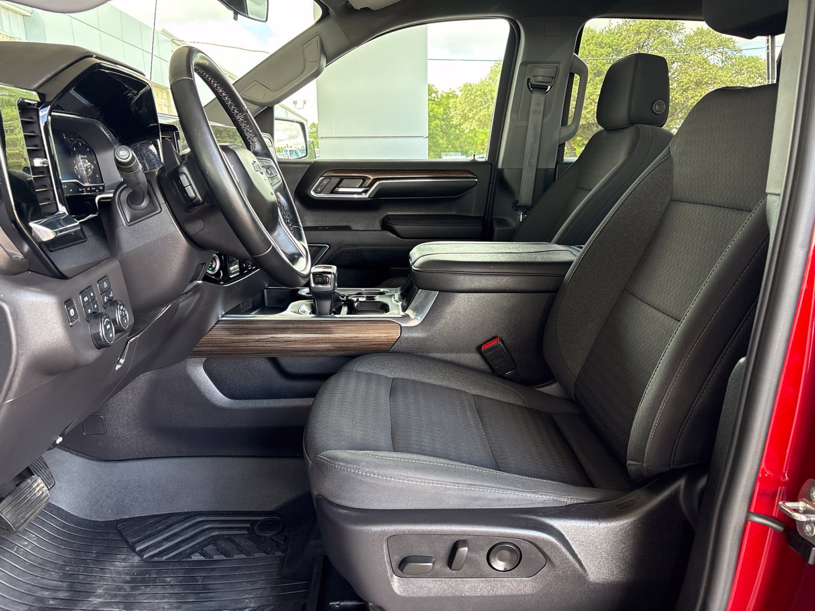 Used 2024 Chevrolet Silverado 1500 LT Trail Boss w/ Convenience Package II AWD/4WD image 15