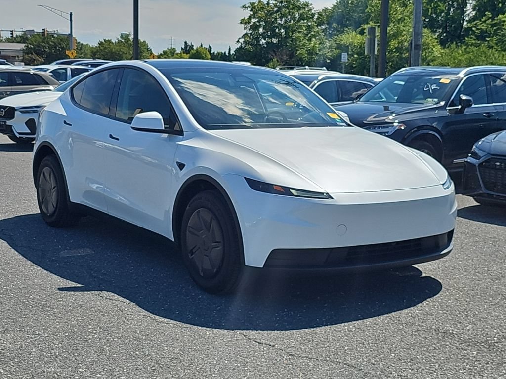 Used 2026 Tesla Model Y Long Range AWD/4WD image 1