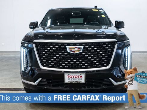 Used 2026 Cadillac Escalade ESV Luxury w/ LPO, Floor Liner Package AWD/4WD image 2