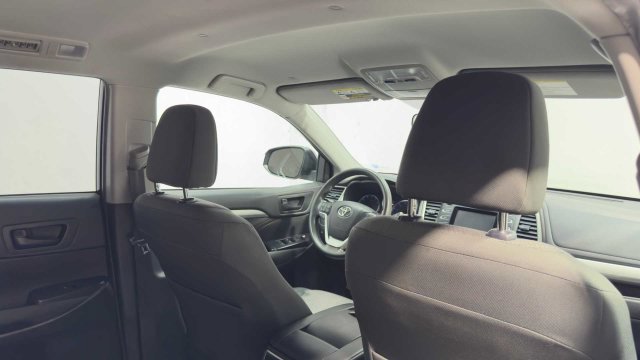 Used 2019 Toyota Highlander LE FWD image 15