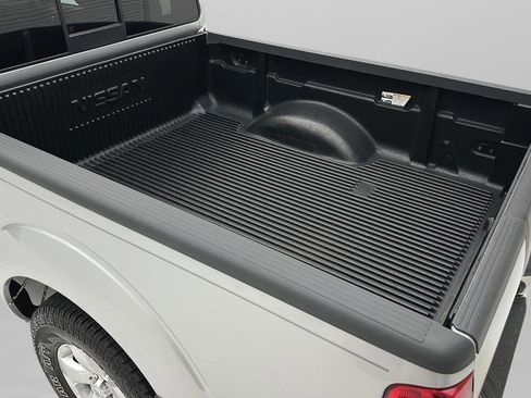 Used 2007 Nissan Frontier SE w/ SE Value Truck Pkg AWD/4WD image 10