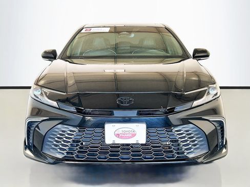 Used 2025 Toyota Camry SE FWD image 2