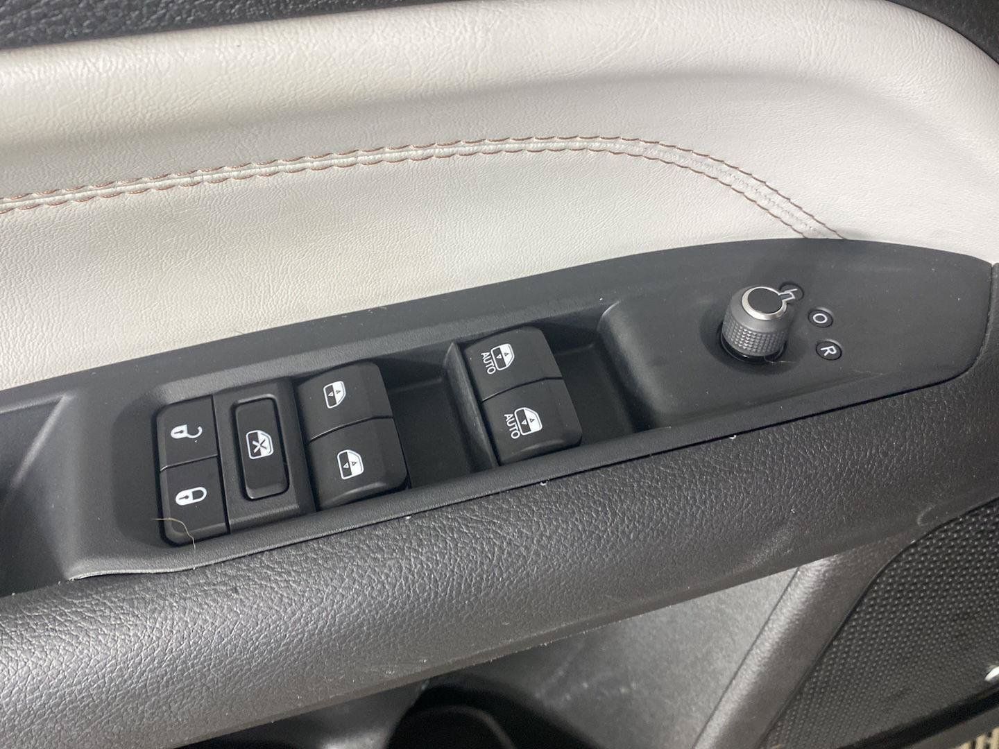 Used 2024 Jeep Compass Limited w/ Sun and Sound Group AWD/4WD image 22