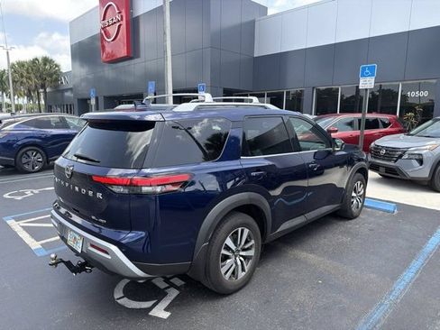 Used 2024 Nissan Pathfinder SL w/ Cargo Package AWD/4WD image 3