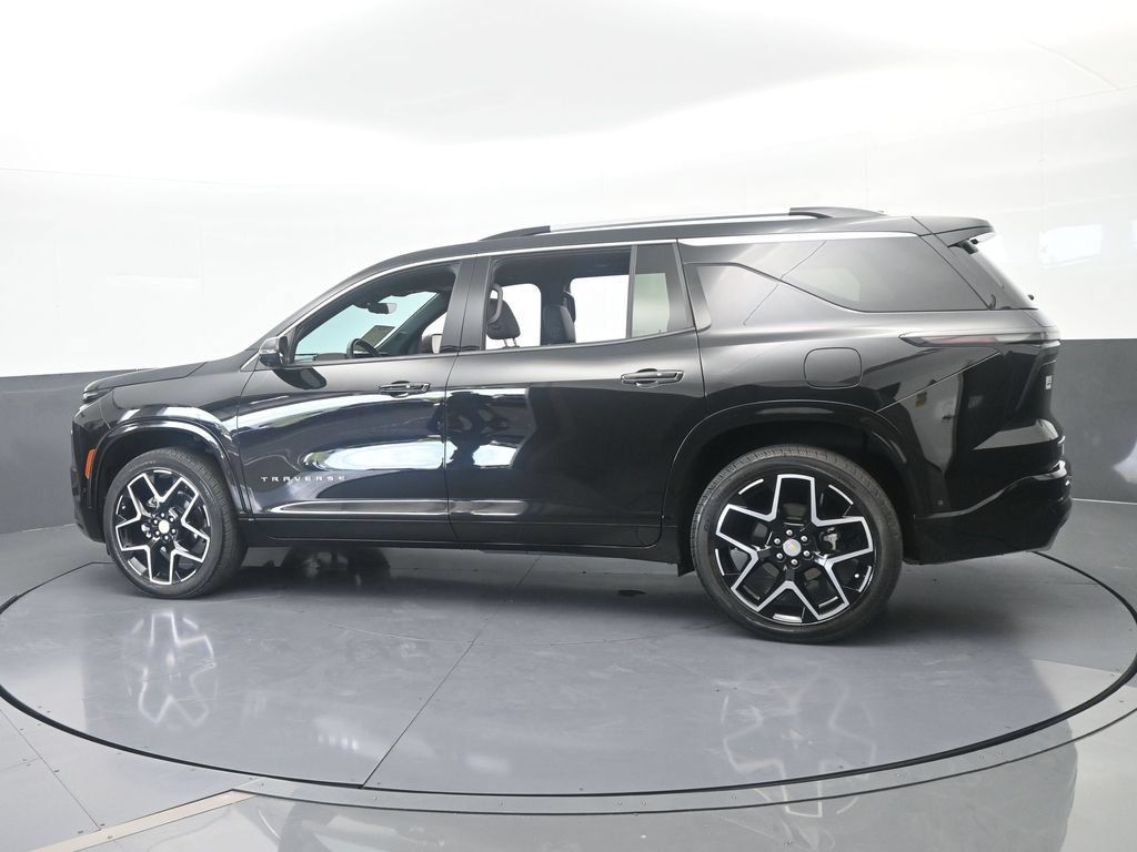 Used 2025 Chevrolet Traverse High Country FWD image 3