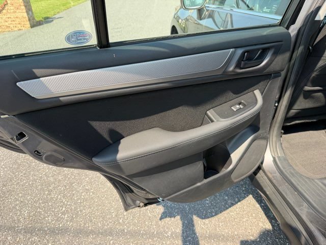 Used 2019 Subaru Outback 2.5i AWD/4WD image 19