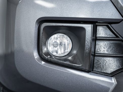 Used 2019 Toyota Tacoma TRD Sport image 9