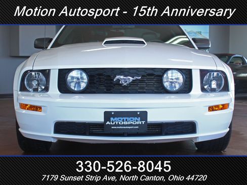 Used 2009 Ford Mustang GT image 3