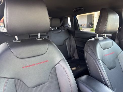 Used 2025 Jeep Compass Trailhawk AWD/4WD image 12