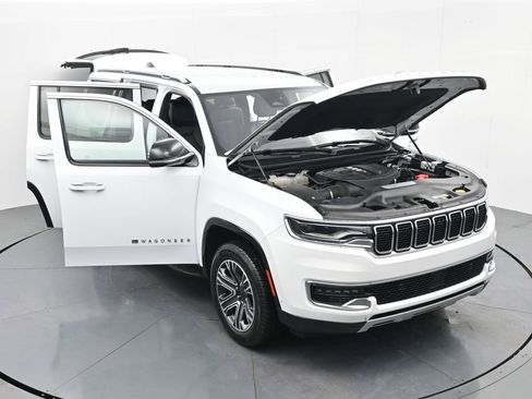 Used 2024 Jeep Wagoneer Series II w/ Flexible Seating Group image 30
