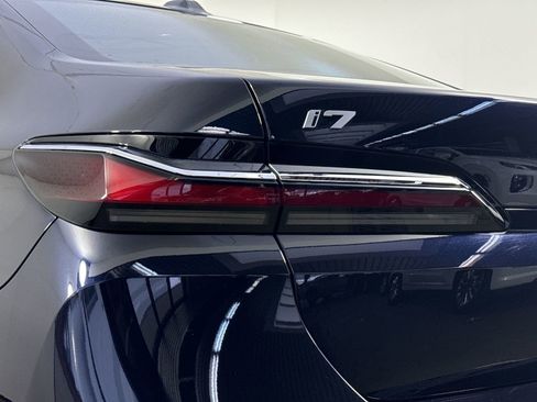 Used 2023 BMW i7 xDrive60 image 30