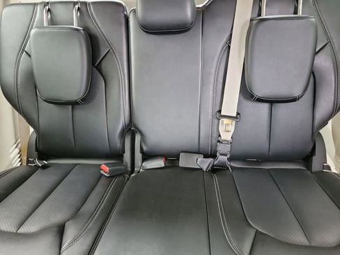 Used 2024 Chrysler Pacifica Touring-L FWD image 16