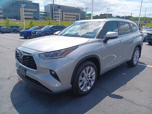 Used 2021 Toyota Highlander Limited AWD/4WD image 1