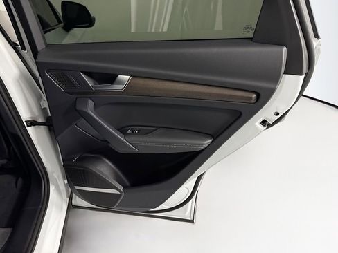 Certified 2025 Audi Q5 e Premium Plus w/ Premium Plus Package image 27