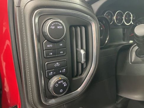 Used 2022 Chevrolet Silverado 1500 LT w/ Z71 Off-Road Package AWD/4WD image 16