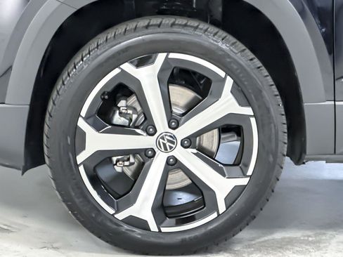 New 2025 Volkswagen Taos SEL image 25