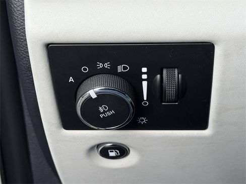 Used 2020 Jeep Grand Cherokee Summit image 9