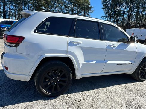 Used 2018 Jeep Grand Cherokee Altitude image 8