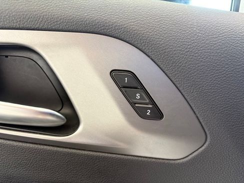 Used 2025 Chrysler Pacifica Select FWD image 29