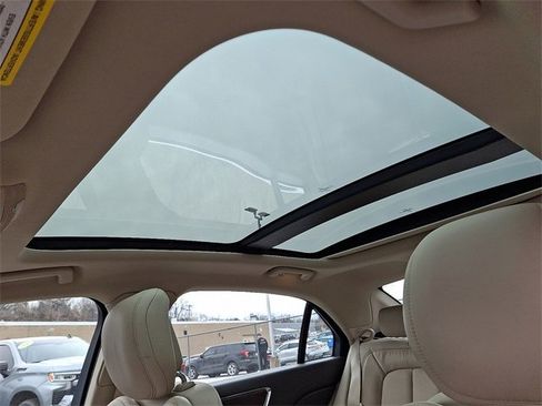 Used 2018 Lincoln Continental Select w/ Continental Climate Package image 14