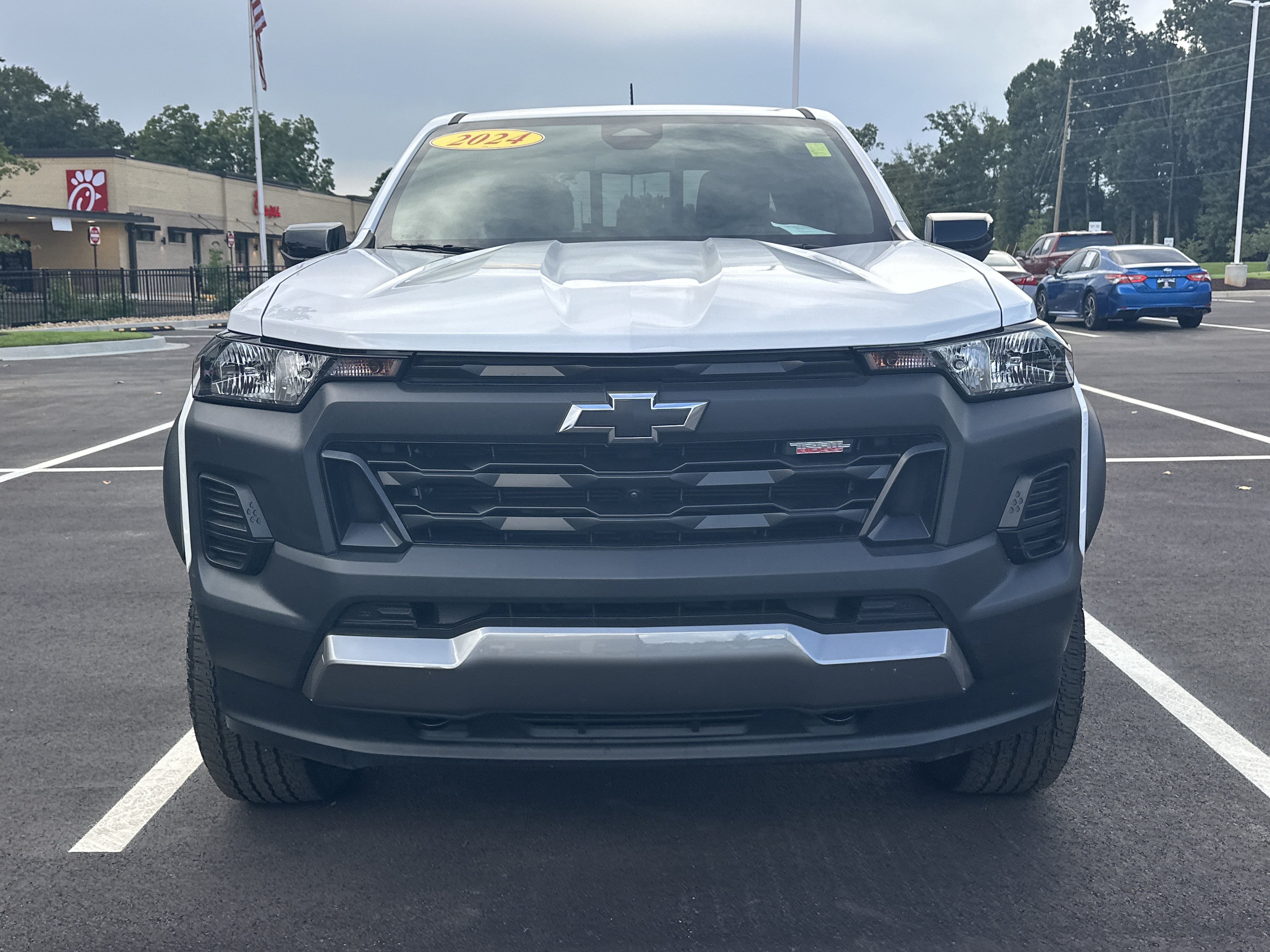Used 2024 Chevrolet Colorado Trail Boss w/ Technology Package AWD/4WD image 3