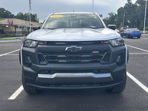 Used 2024 Chevrolet Colorado Trail Boss w/ Technology Package AWD/4WD image 3