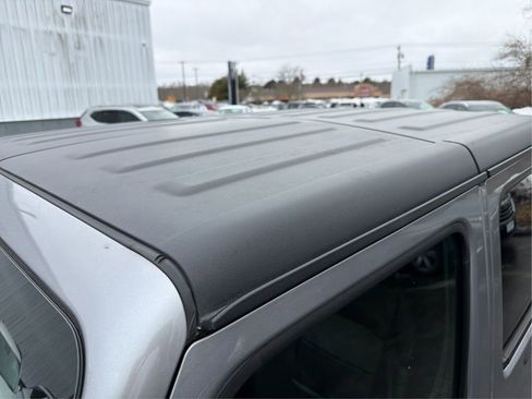 Used 2020 Jeep Gladiator Overland image 12