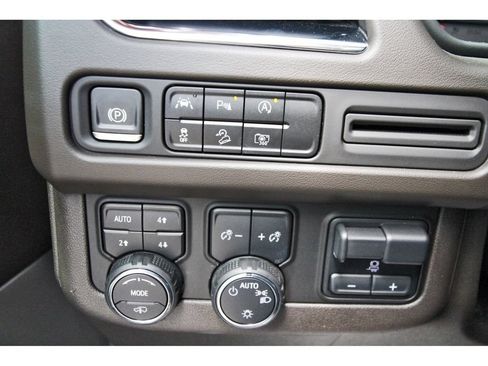 Used 2024 Chevrolet Tahoe Z71 w/ Z71 Off-Road Package AWD/4WD image 21
