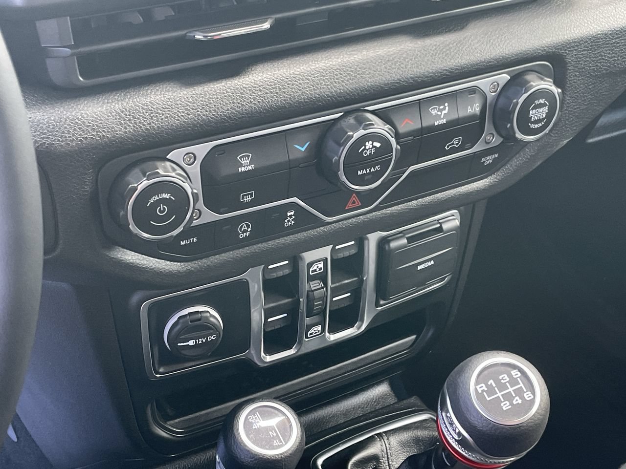 Used 2024 Jeep Gladiator Sport AWD/4WD image 34