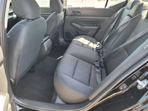 Used 2025 Nissan Altima 2.5 SV FWD image 10