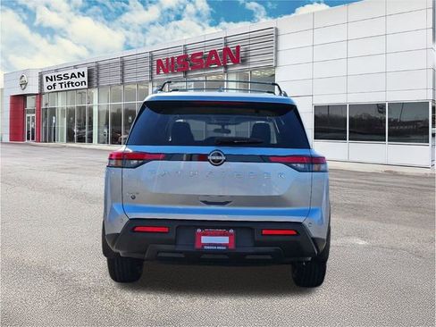 New 2025 Nissan Pathfinder SV image 5