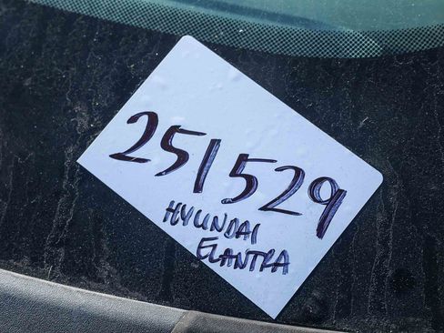 Used 2021 Hyundai Elantra SEL w/ Convenience + Premium Package image 16