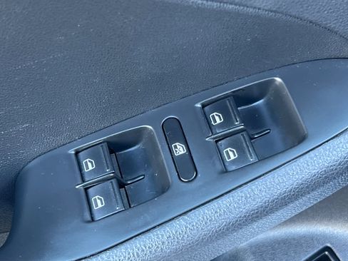 Used 2018 Volkswagen Jetta SE FWD image 13