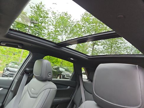 Used 2022 Cadillac XT5 Premium Luxury w/ Technology Package AWD/4WD image 14