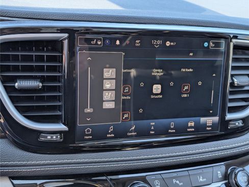 Used 2023 Chrysler Pacifica Limited FWD image 31