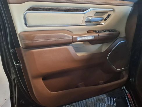 Used 2019 RAM 1500 Laramie AWD/4WD image 14