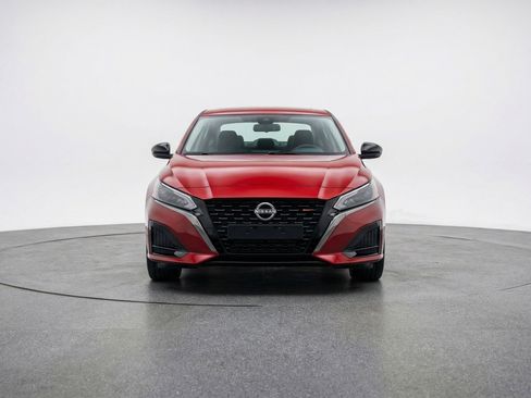 Used 2025 Nissan Altima 2.5 SV image 2