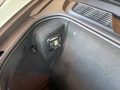 Used 2024 Chevrolet Corvette Stingray Coupe w/ Z51 Performance Package image 42