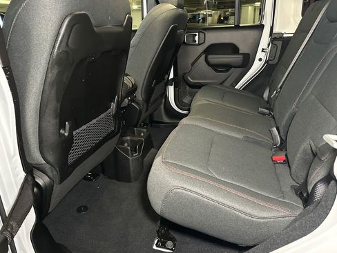 Used 2025 Jeep Wrangler Unlimited Rubicon w/ Technology Group image 15