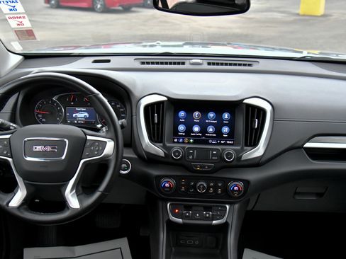 Used 2024 GMC Terrain SLT image 36