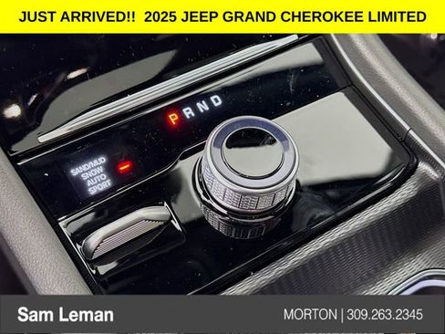 New 2025 Jeep Grand Cherokee Limited w/ Black Appearance Package image 17