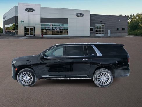 Used 2023 Cadillac Escalade ESV Premium Luxury image 7