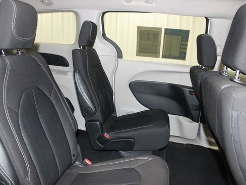 Used 2024 Chrysler Voyager LX image 28