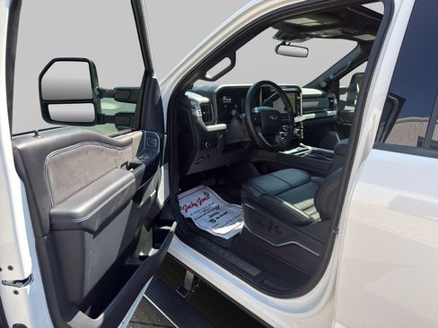 Used 2025 Ford F250 Platinum AWD/4WD image 6